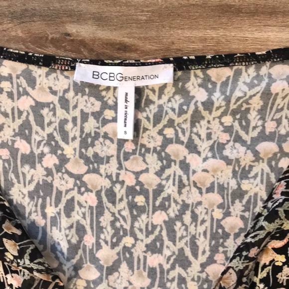 🌟BCBG Floral Romper🌟 - Picture 2 of 6